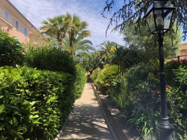 Belle Residence Au Centre De Saint Tropez Avec Piscine Et Garage ภายนอก รูปภาพ